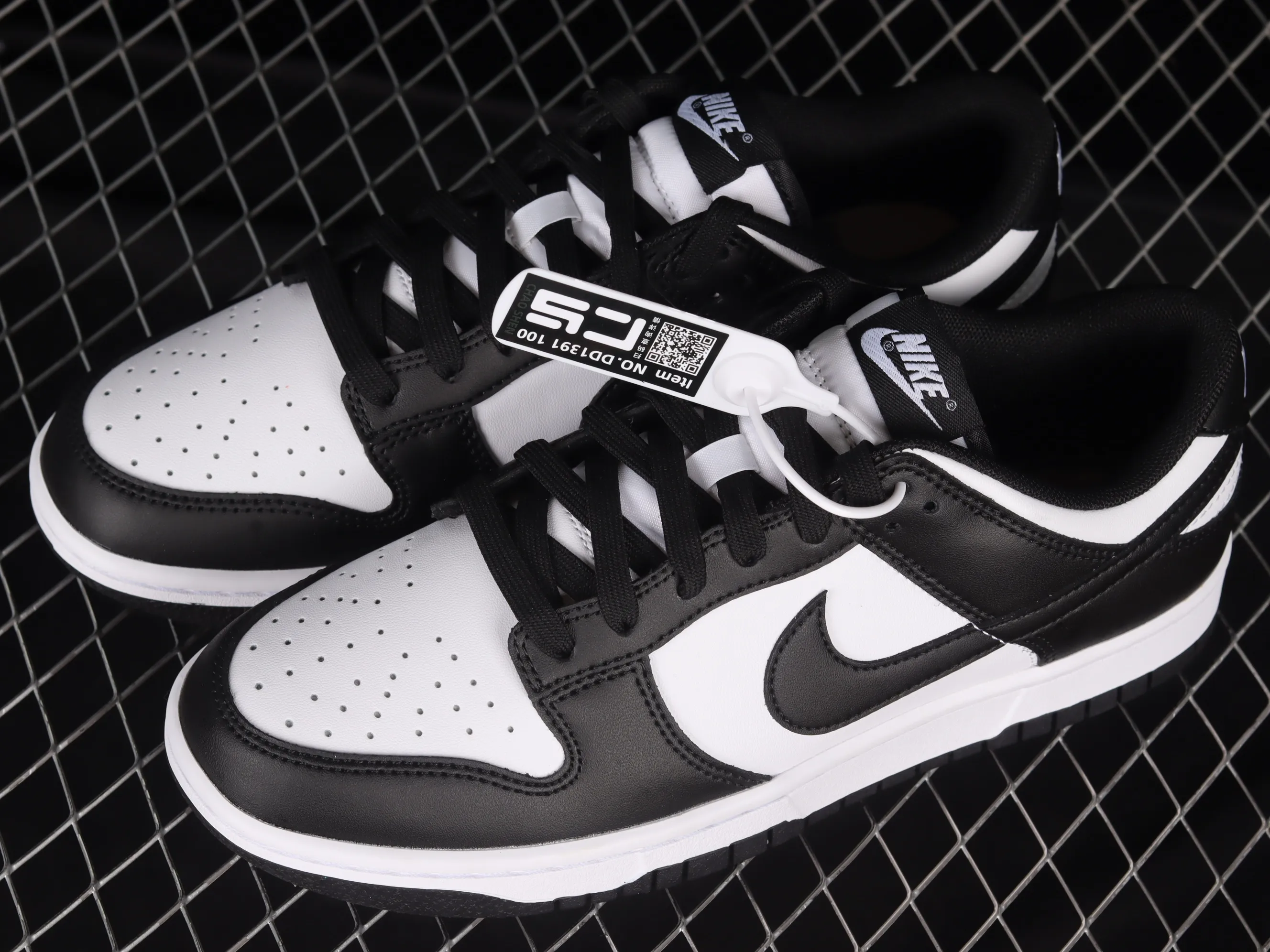 All Categories Nk SB Dunk Series Nk SB Dunk Low Low-top Sneakers Nk SB Dunk Low Black and White Panda SB Smashed Backboard Fashion Casual Sneakers DD1391-100